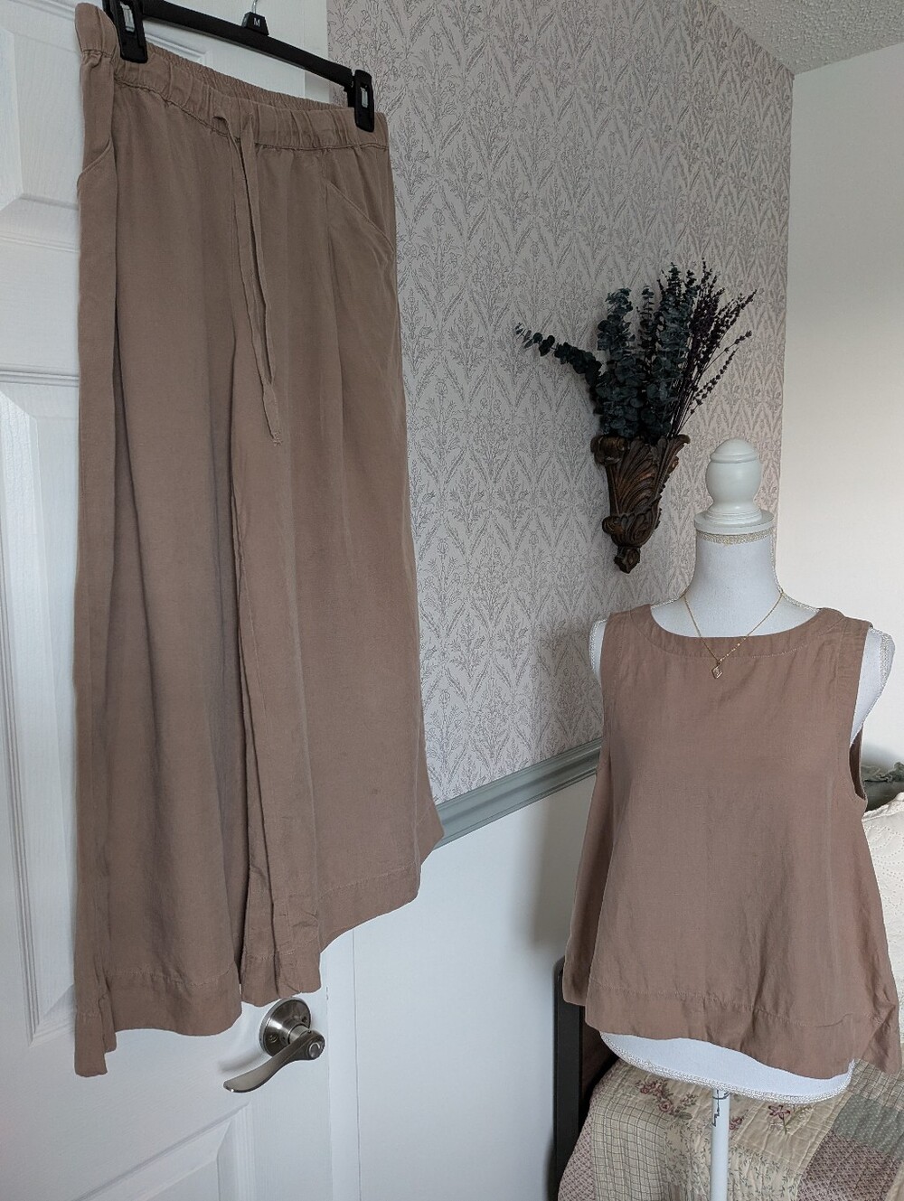 Haven Well Within Tencel Linen Sleeveless Tank Top Taupe M Minimalist - Picture 2 of 8